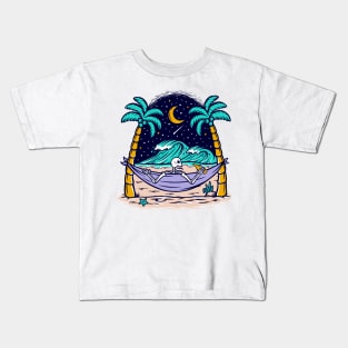 A skeleton spending the night by the sea Kids T-Shirt